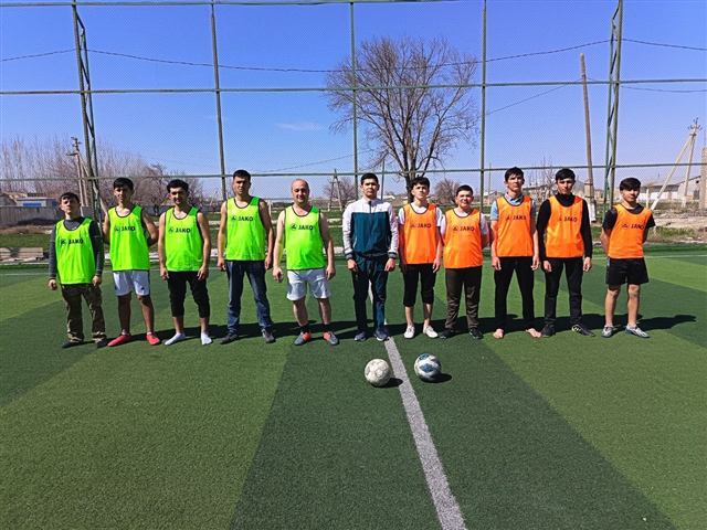 Mini-futbol musobaqasi ishtirokchilari