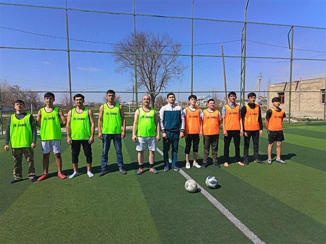 Mini-futbol jamoalari o'yin oldidan